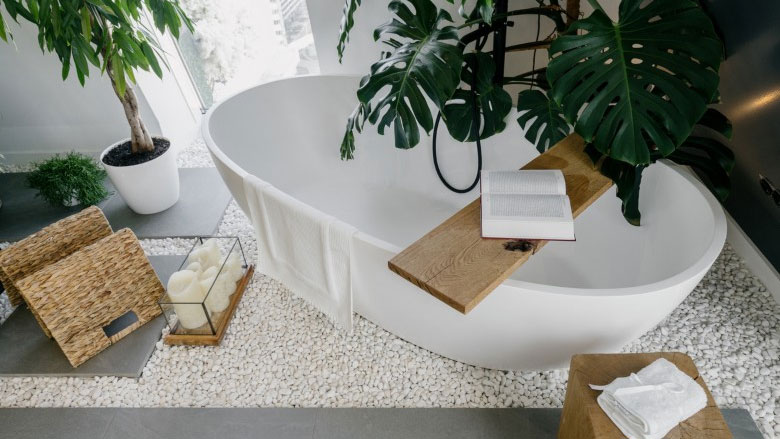 7 ideas y soluciones decorativas para diseñar un baño boho chic
