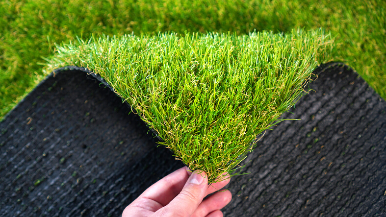 ideas para decorar con césped artificial